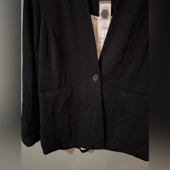 NWT Torrid women's black light weight ponte blazer front button size 1X - Picture 2 of 6